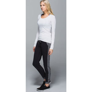 Lululemon Athletica Size 6	Base Runner Pant Black Parallel Stripe Black White